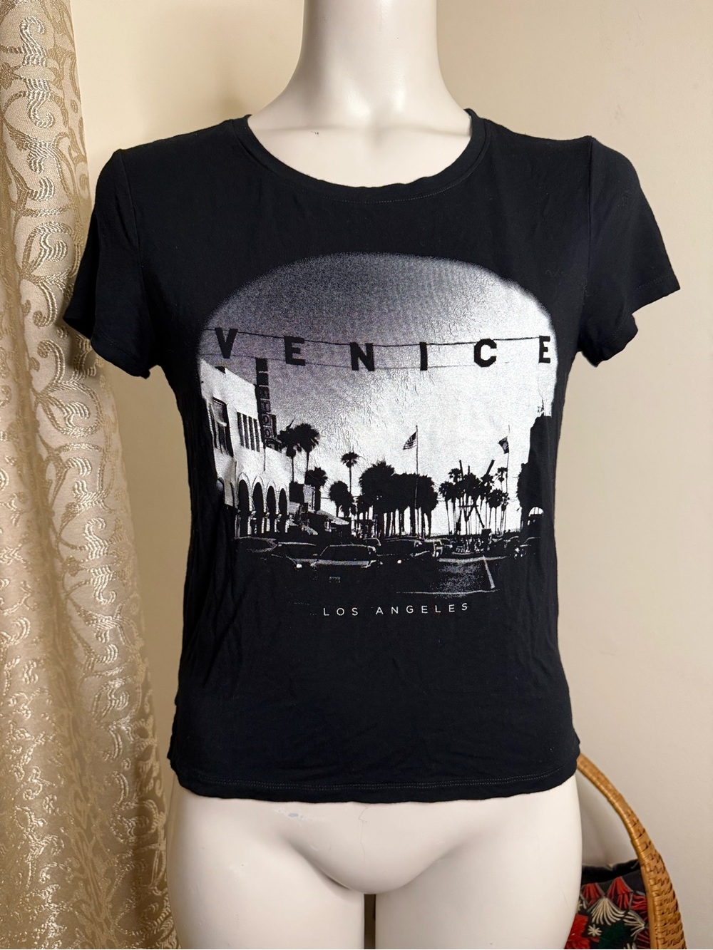 American Eagle Outfitters Black Venice Los Angeles Graphic Tee